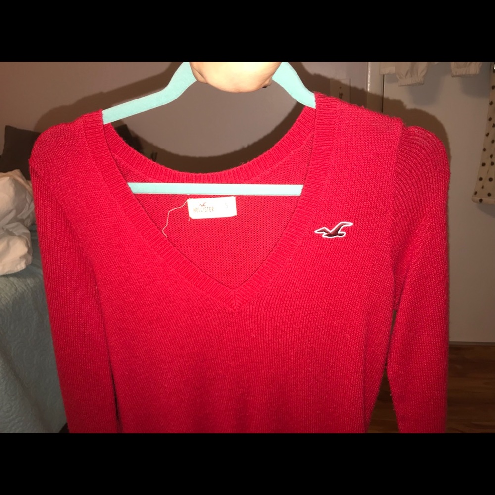 red hollister sweater